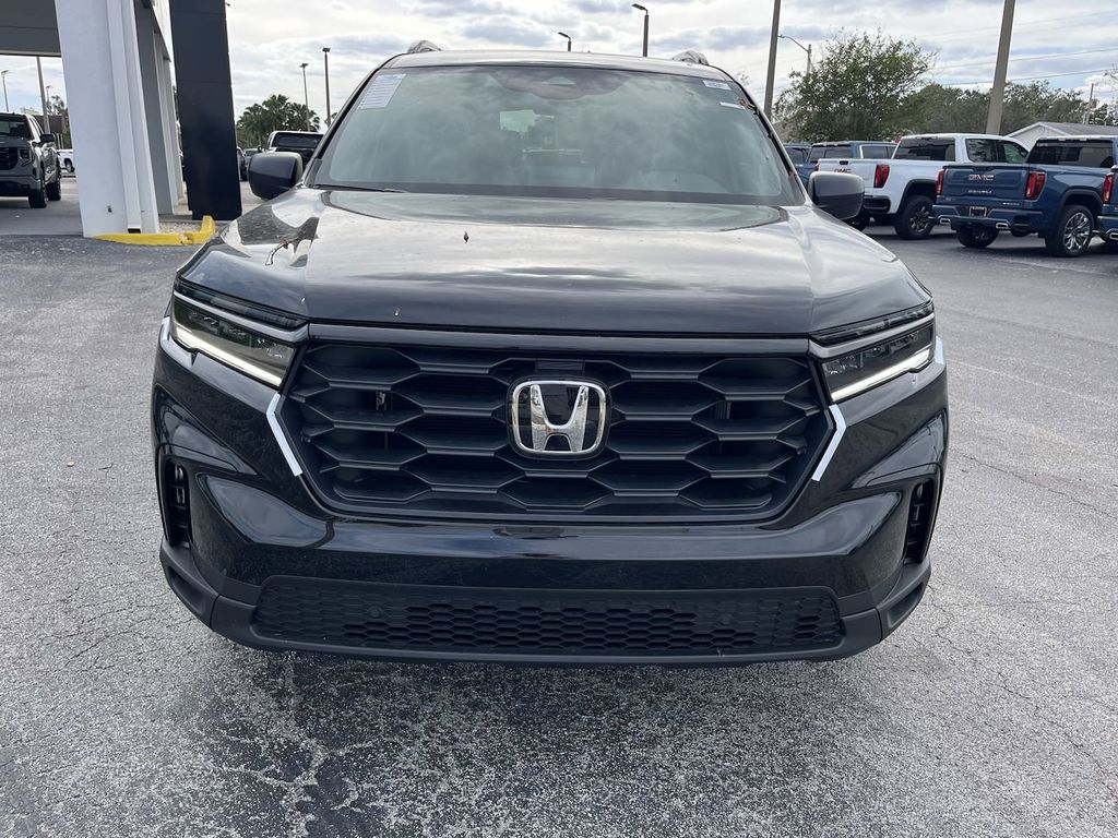 new 2025 Honda Pilot car, priced at $43,695