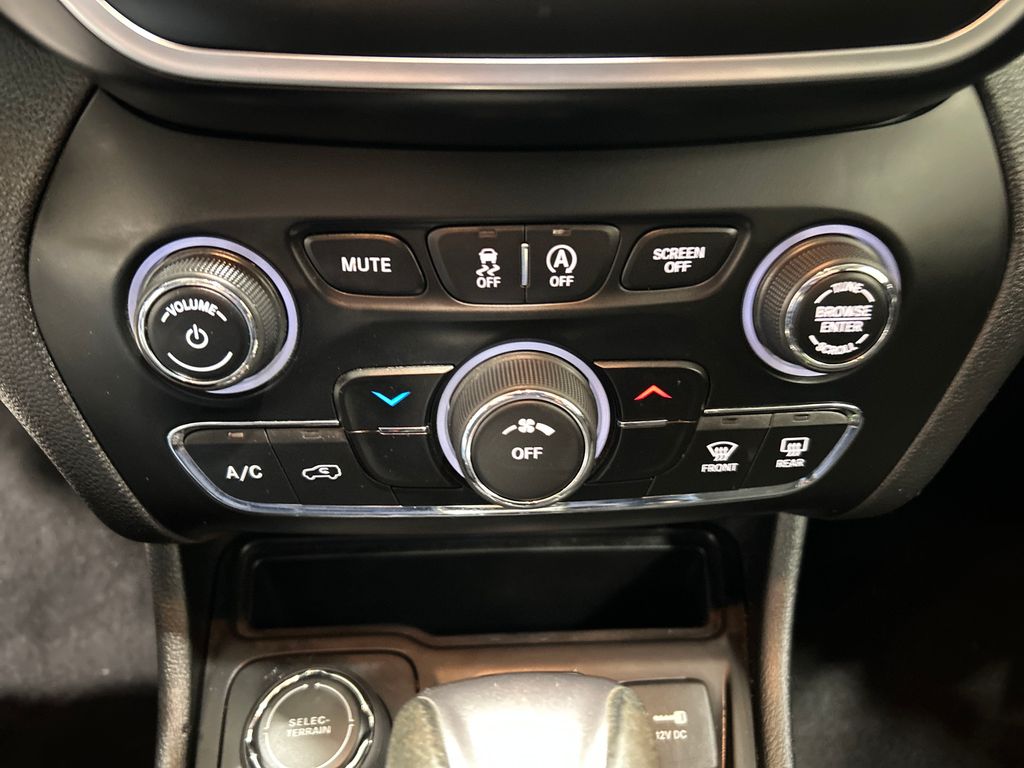 used 2019 Jeep Cherokee car, priced at $15,525