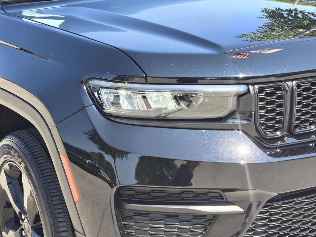 used 2025 Jeep Grand Cherokee car, priced at $35,695