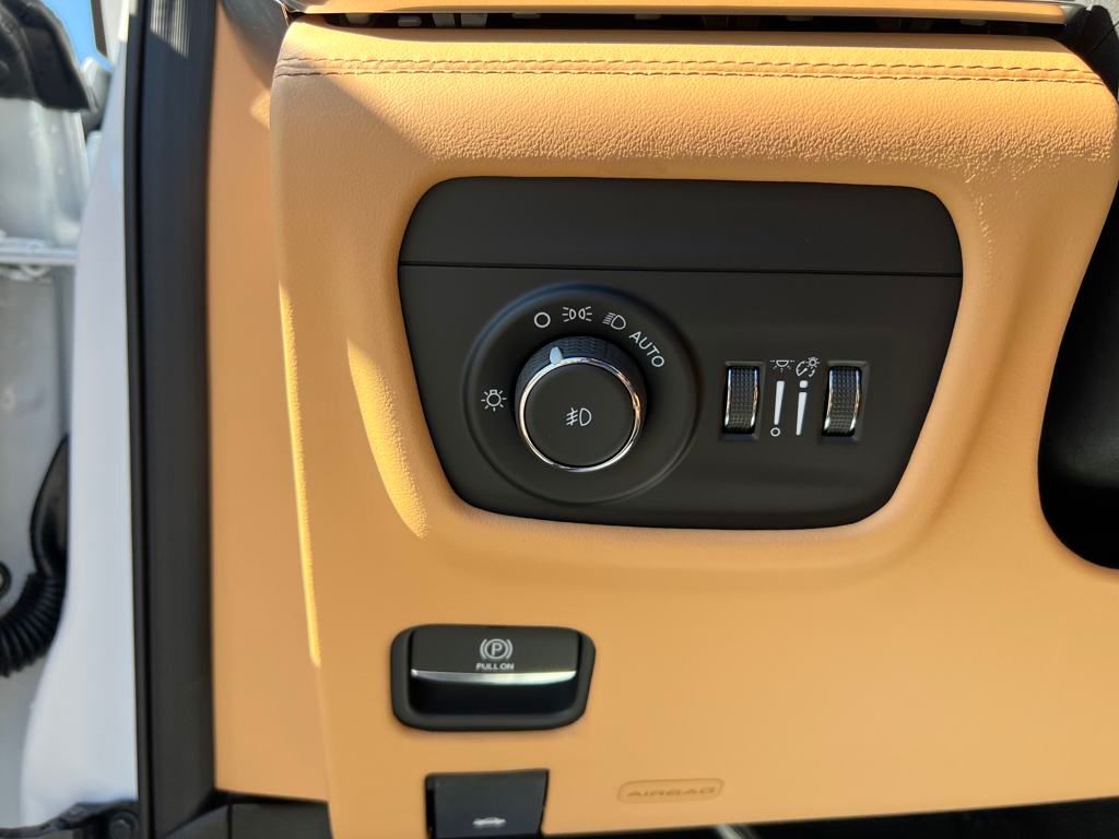 new 2025 Jeep Grand Cherokee car, priced at $66,990