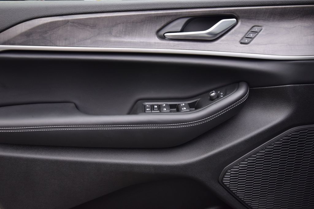 new 2025 Jeep Grand Cherokee car, priced at $46,126