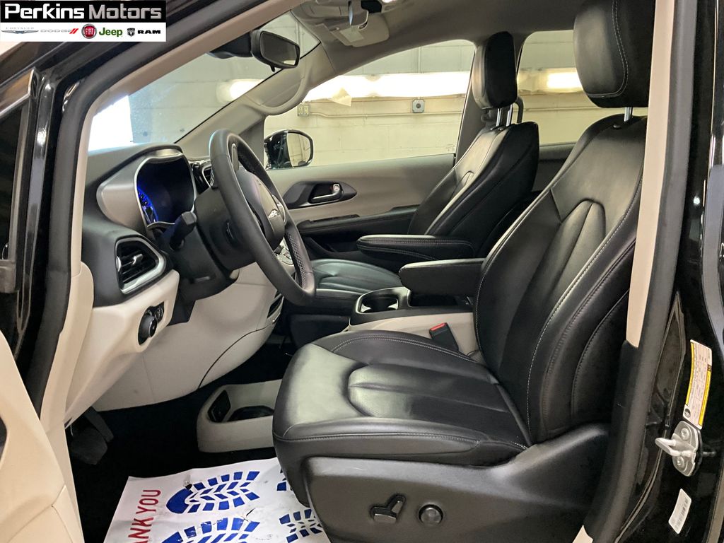 used 2024 Chrysler Pacifica car, priced at $29,492