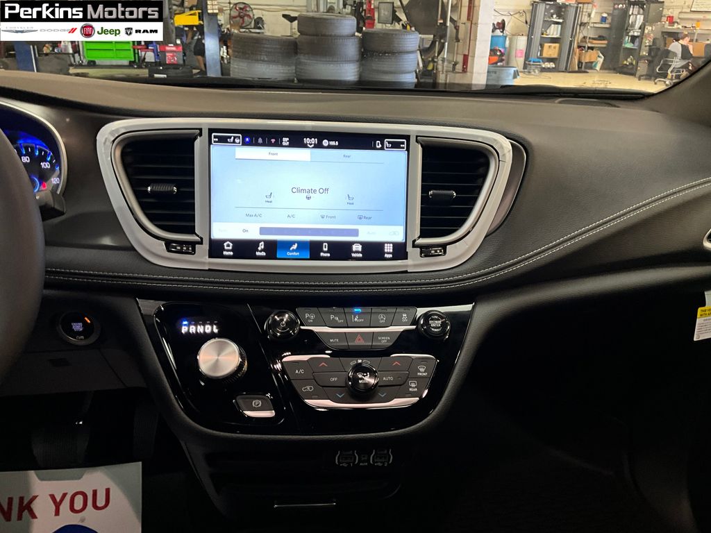 new 2025 Chrysler Pacifica car, priced at $37,864