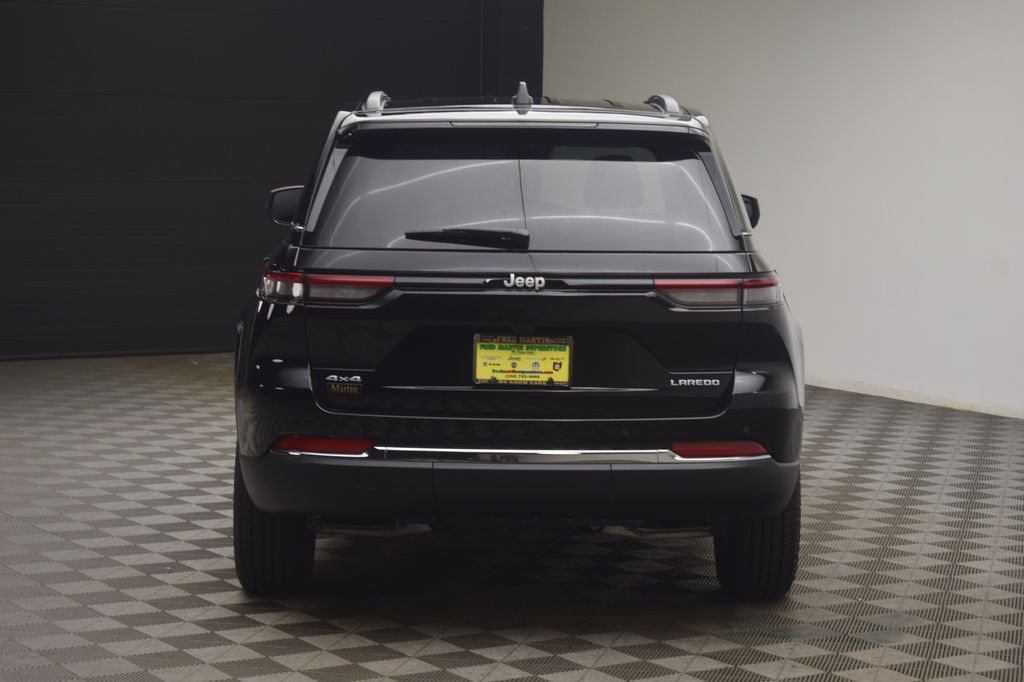 new 2025 Jeep Grand Cherokee car, priced at $40,067