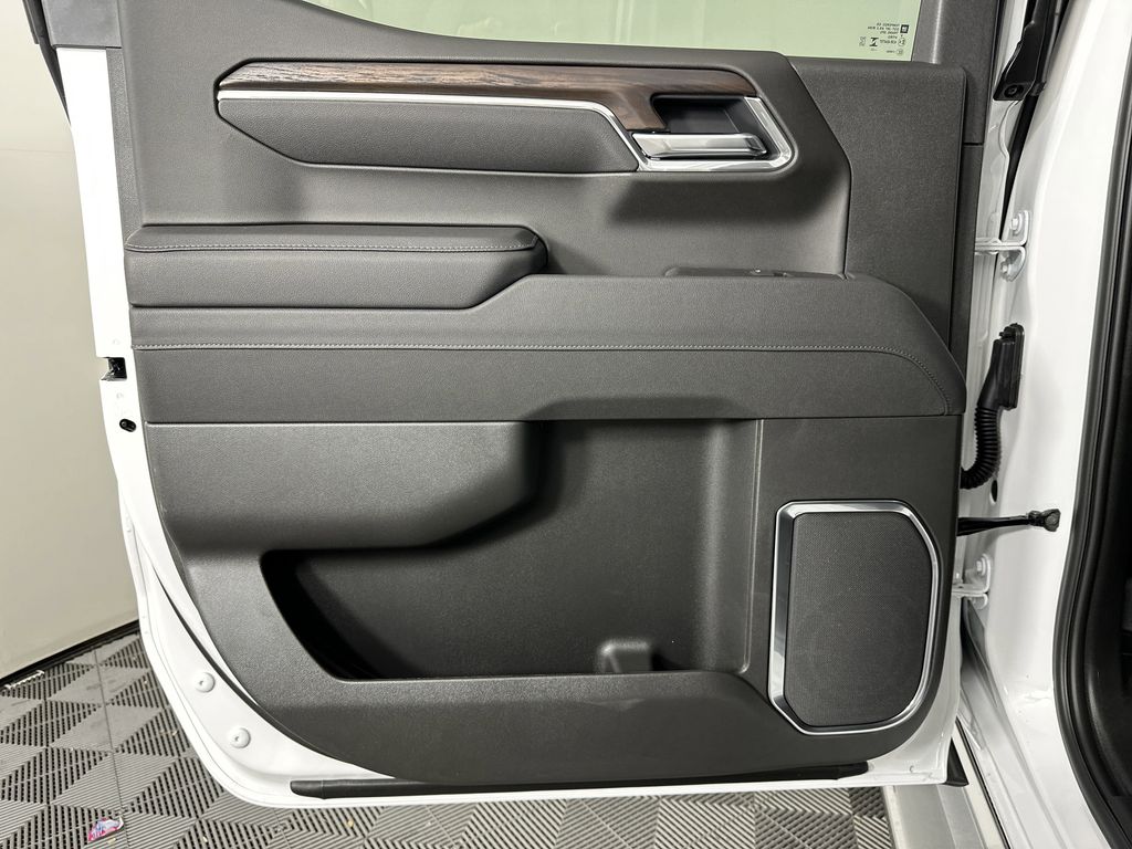 new 2025 GMC Sierra 1500 car, priced at $57,624