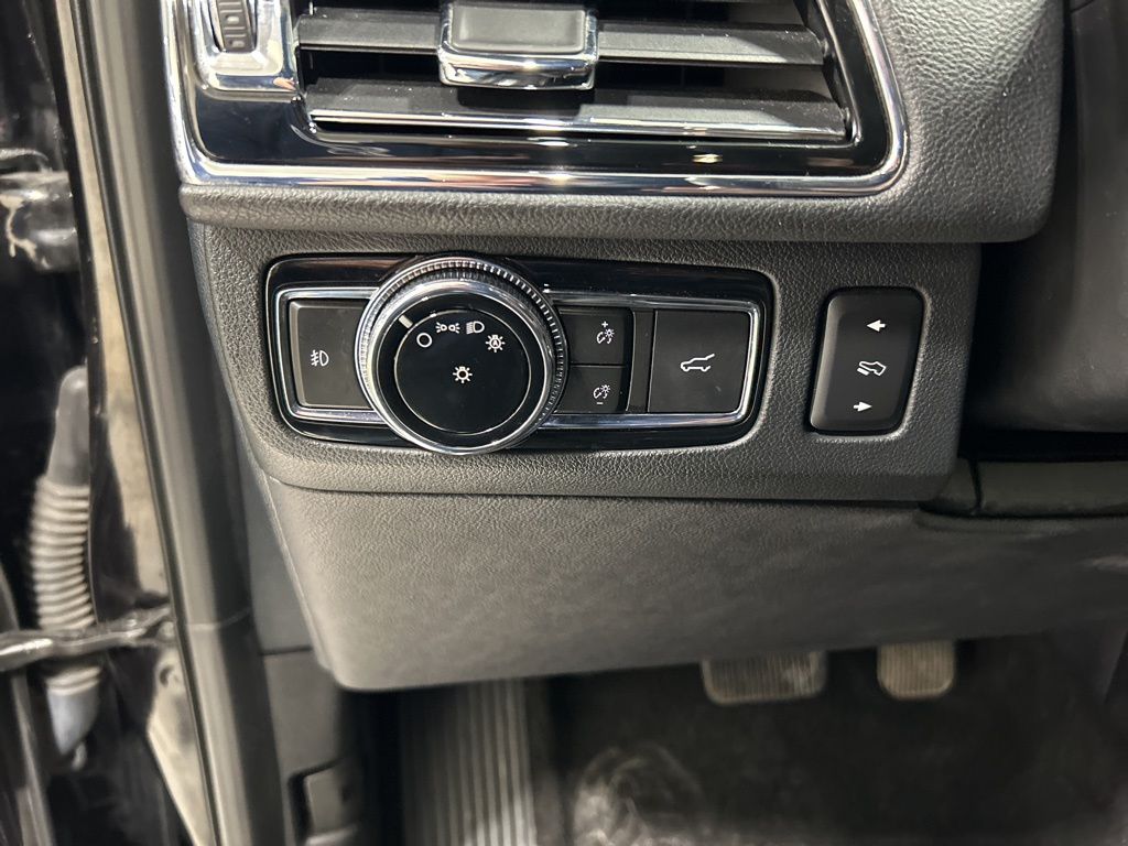 used 2021 Lincoln Navigator car, priced at $39,772