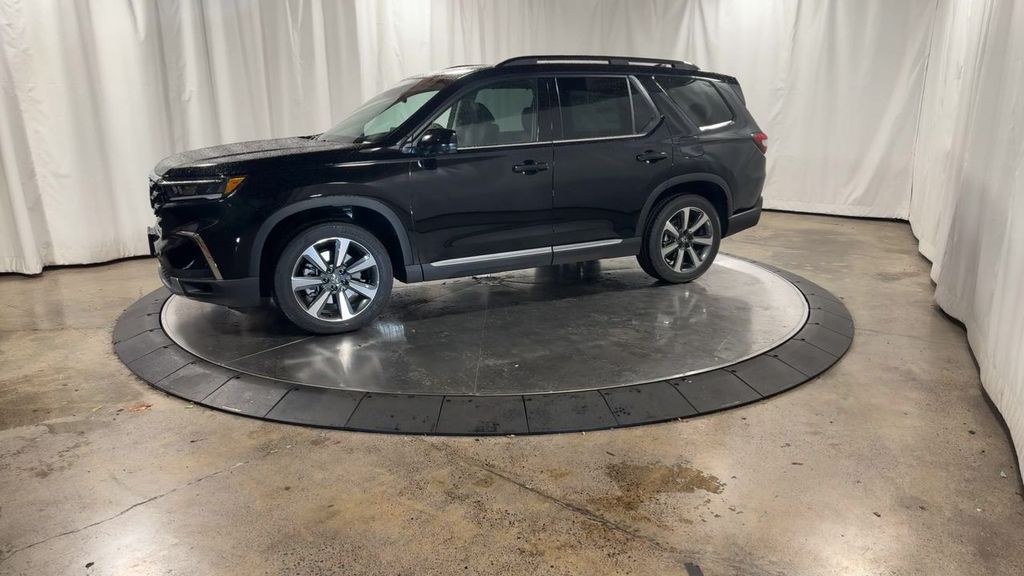 new 2025 Honda Pilot car, priced at $54,530