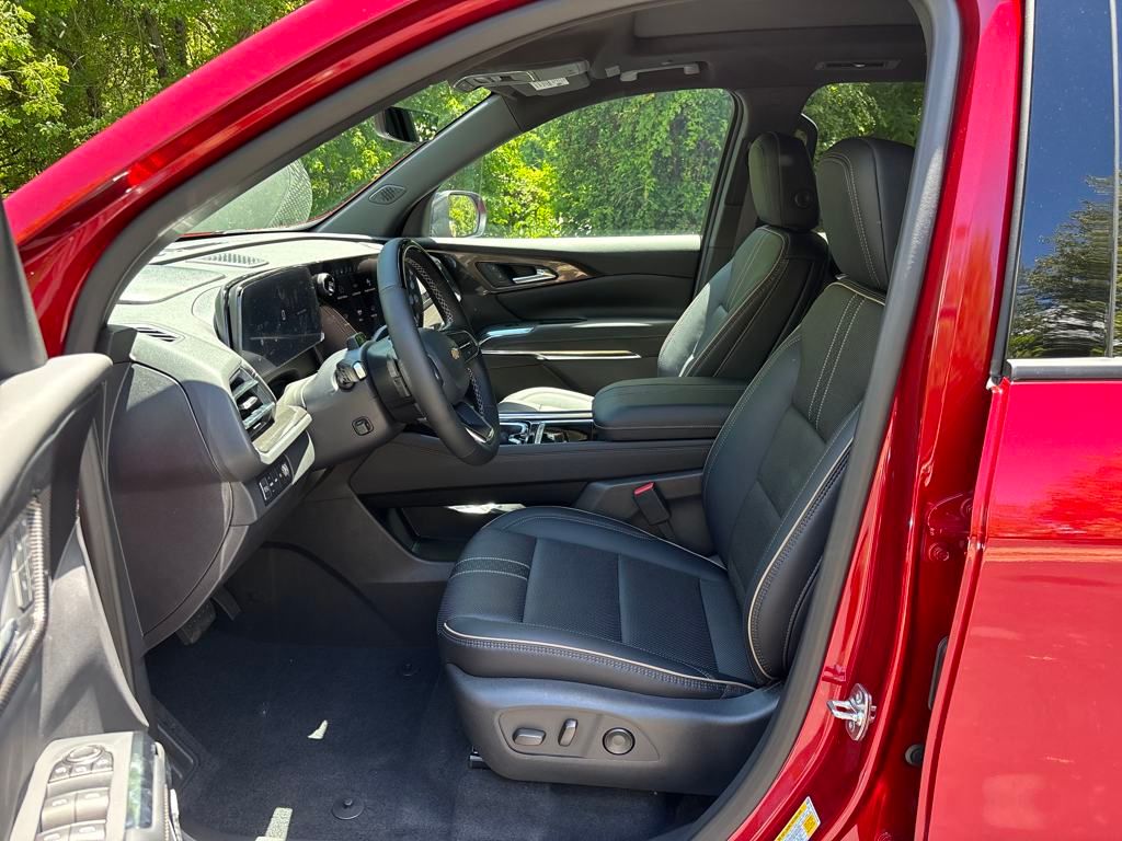 new 2025 Chevrolet Traverse car, priced at $59,290