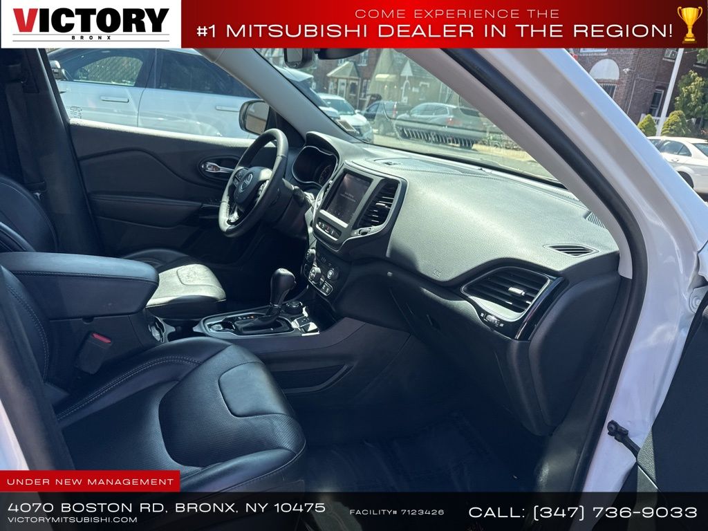 used 2023 Jeep Cherokee car, priced at $18,995