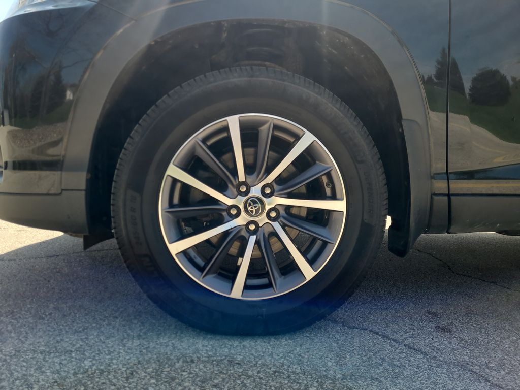 used 2019 Toyota Highlander car, priced at $29,986