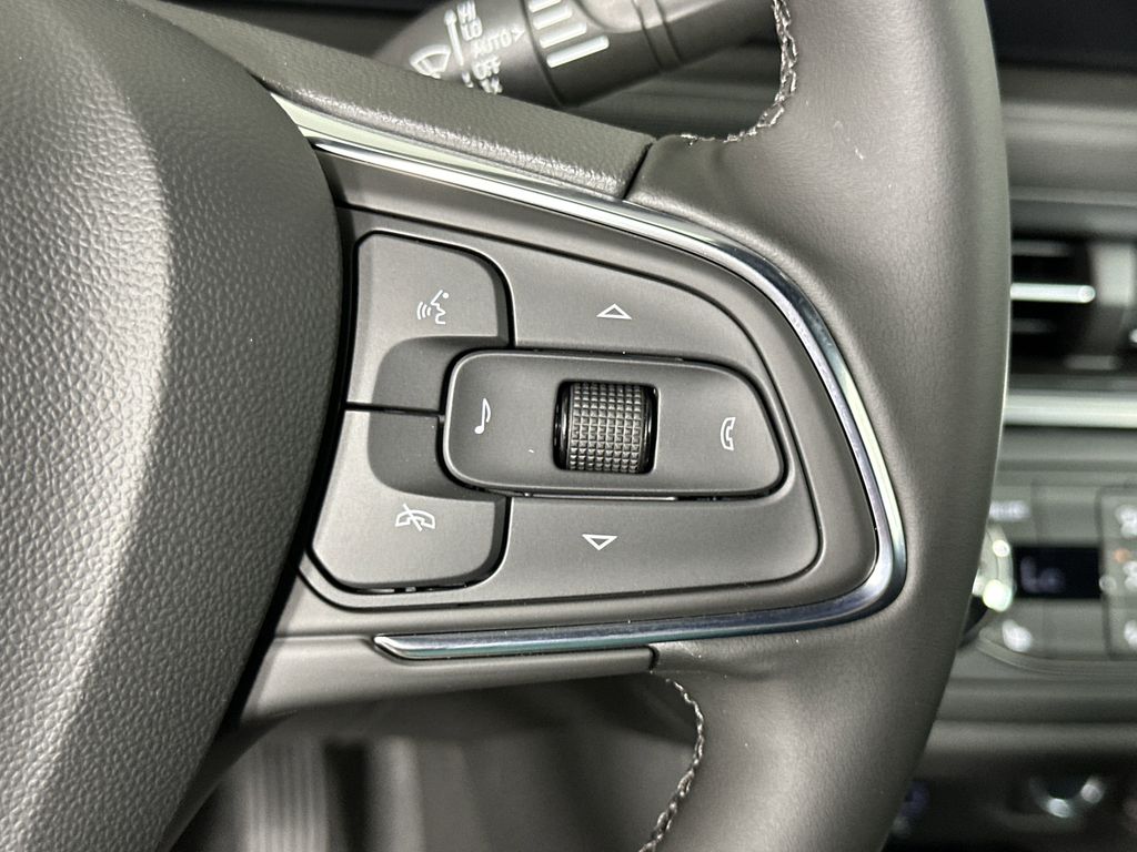 new 2025 Buick Envista car, priced at $27,375