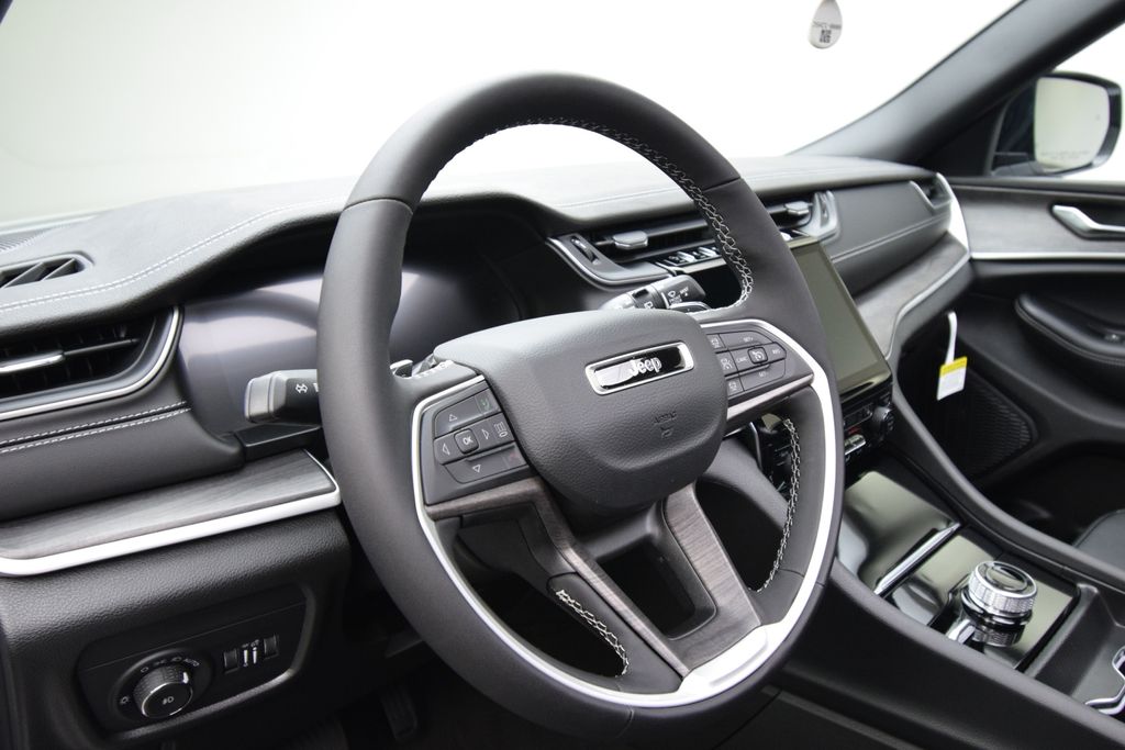 new 2025 Jeep Grand Cherokee car, priced at $46,126