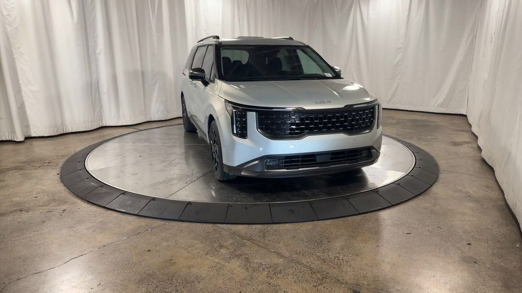 new 2025 Kia Carnival car, priced at $47,055