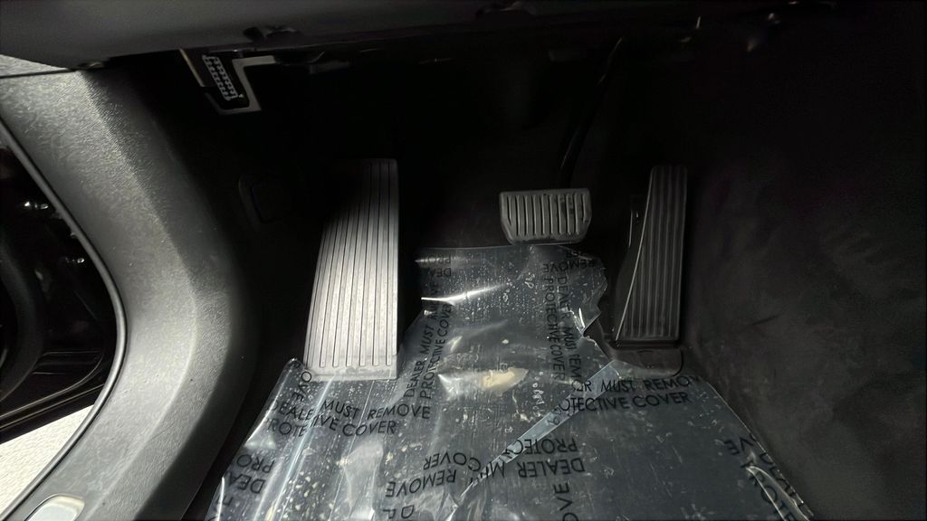 used 2022 Volvo XC90 car, priced at $35,400
