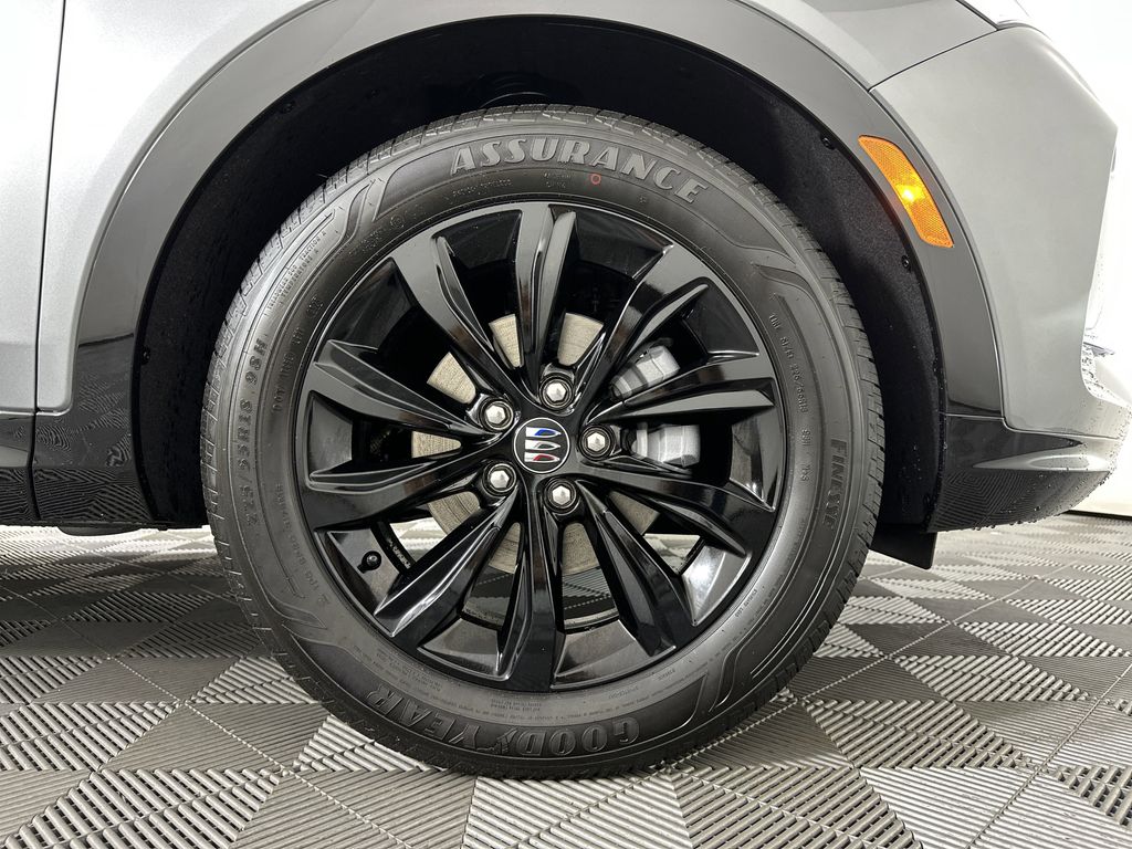 new 2025 Buick Envista car, priced at $29,869