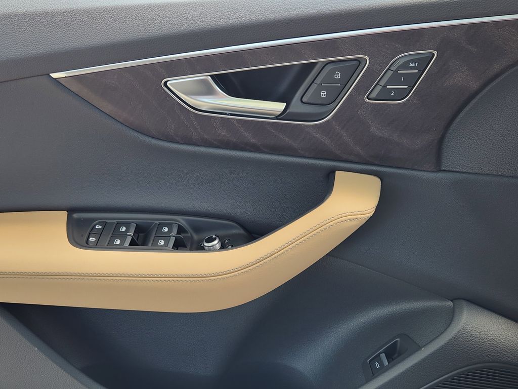 new 2025 Audi Q7 car, priced at $78,950