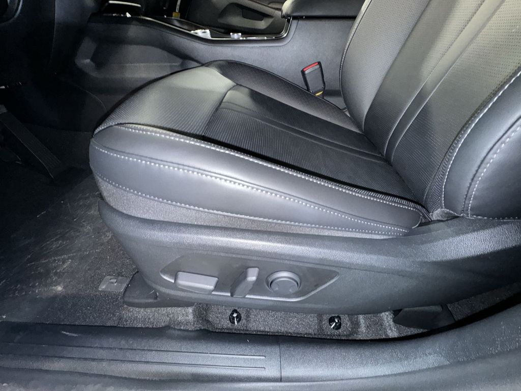 new 2025 Kia Sorento Hybrid car, priced at $42,088