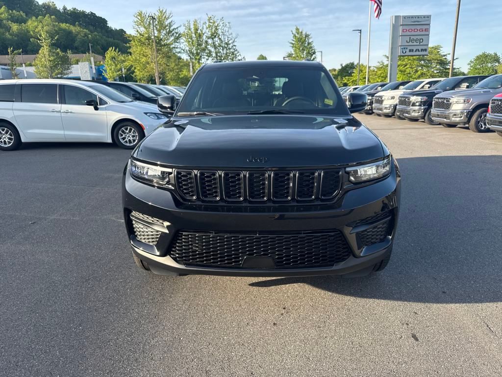 new 2025 Jeep Grand Cherokee car, priced at $42,290