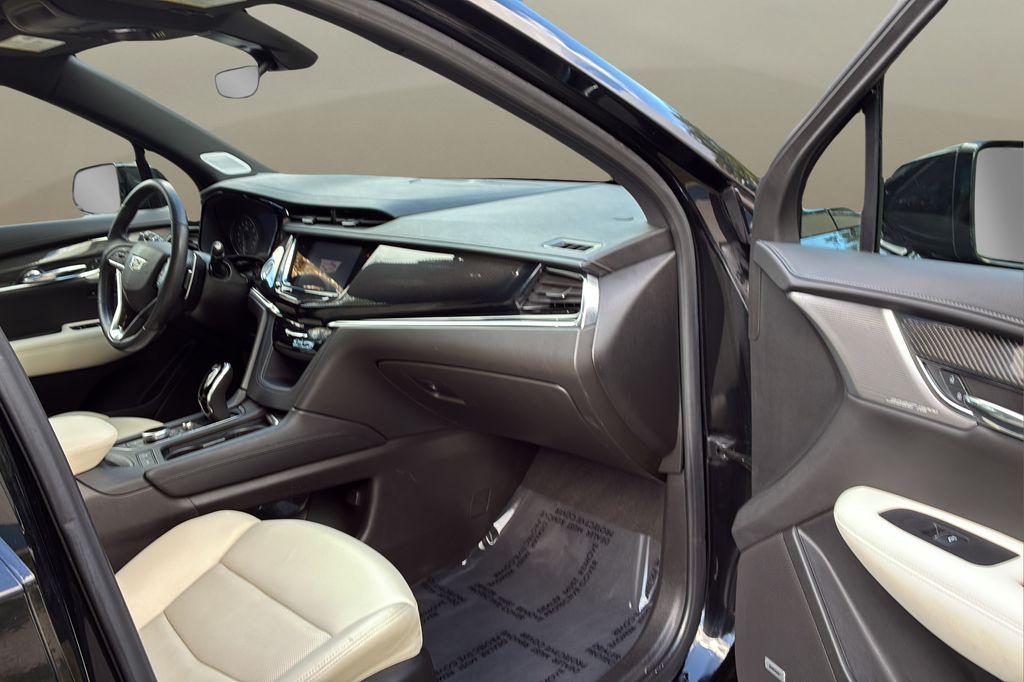 used 2022 Cadillac XT6 car, priced at $37,000