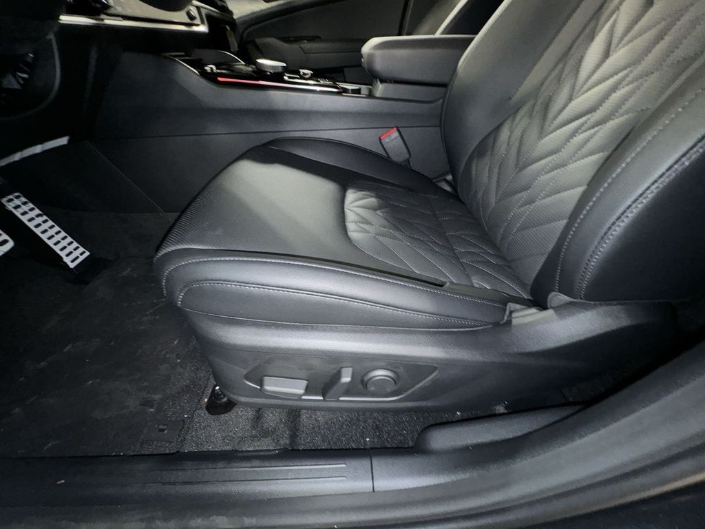 new 2025 Kia Sportage Plug-In Hybrid car, priced at $45,893