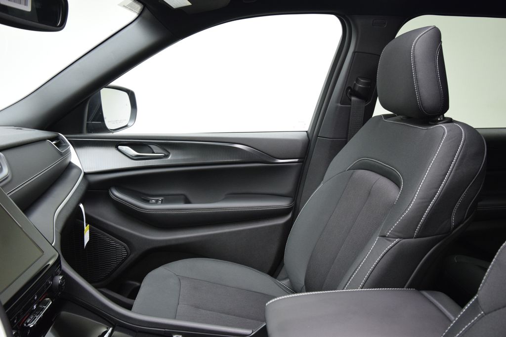 new 2025 Jeep Grand Cherokee L car, priced at $38,464