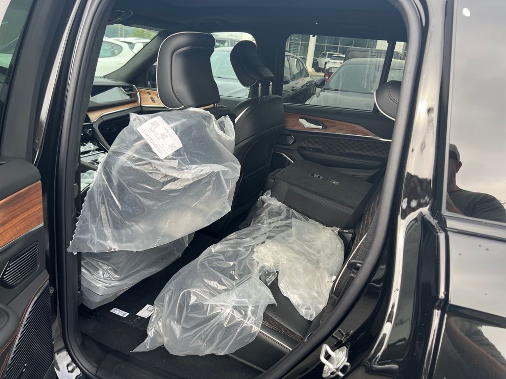 new 2025 Jeep Grand Cherokee car, priced at $64,990