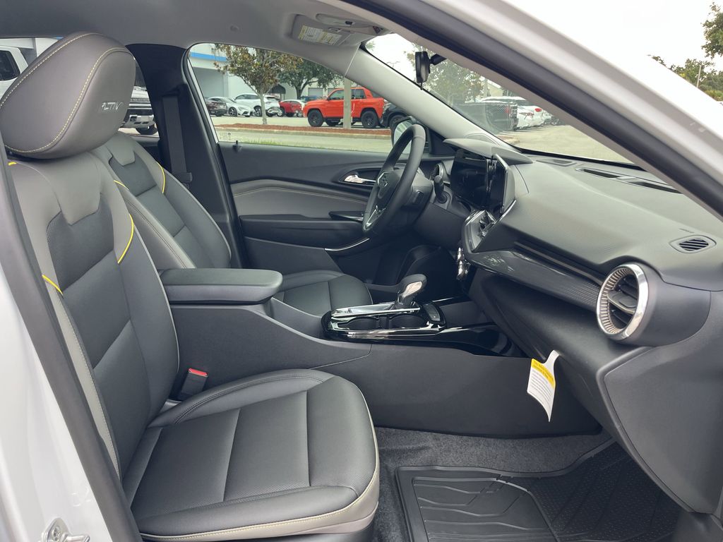 new 2025 Chevrolet Trax car, priced at $25,353