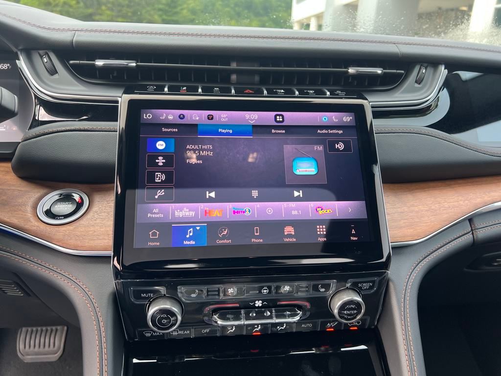 new 2025 Jeep Grand Cherokee car, priced at $65,990