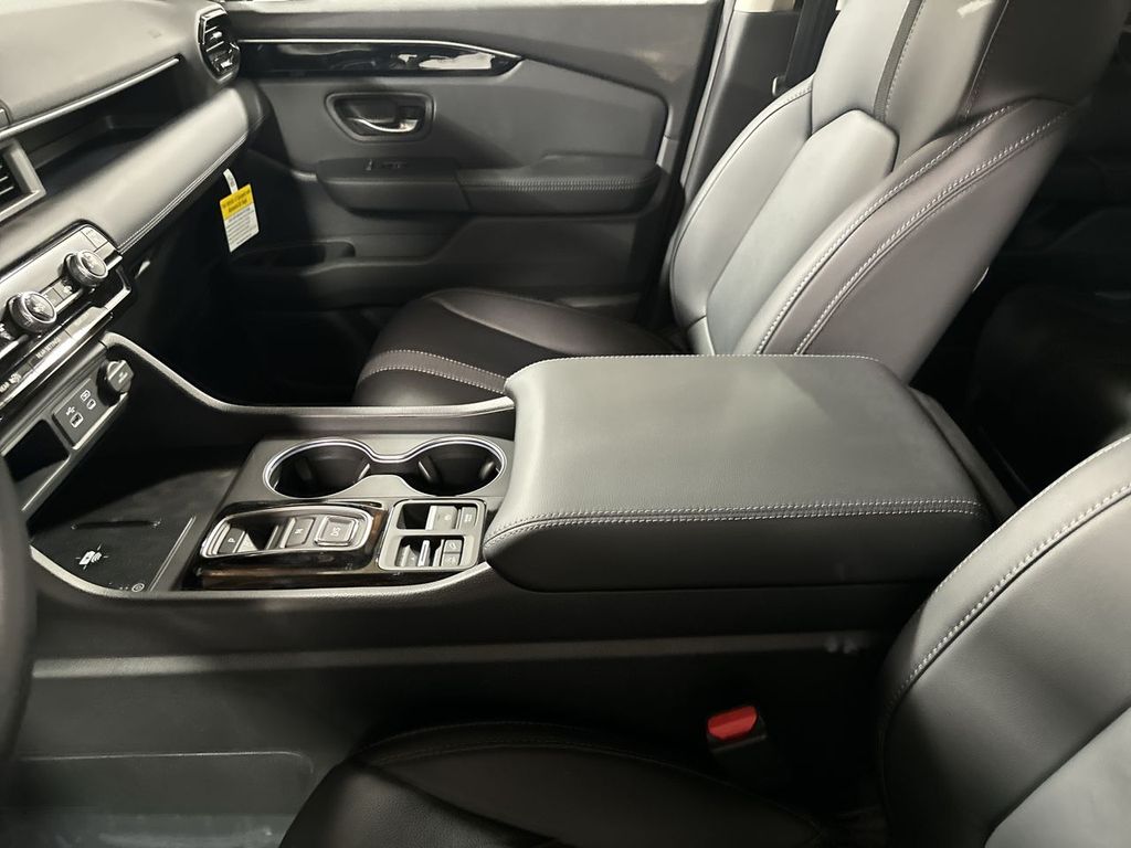 new 2025 Honda Pilot car, priced at $51,095