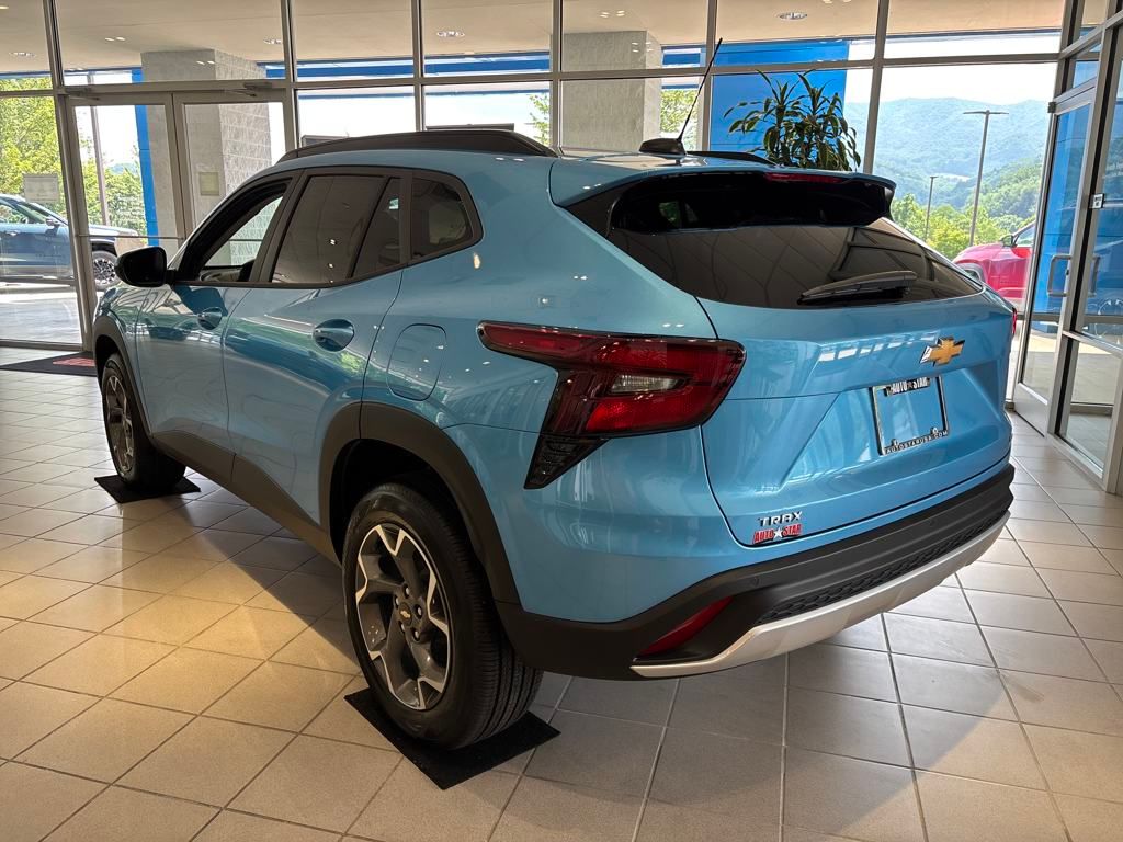 new 2025 Chevrolet Trax car, priced at $25,880