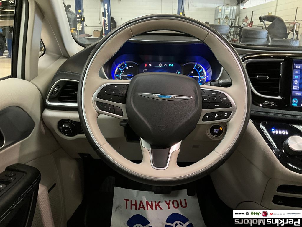 used 2018 Chrysler Pacifica Hybrid car, priced at $22,351