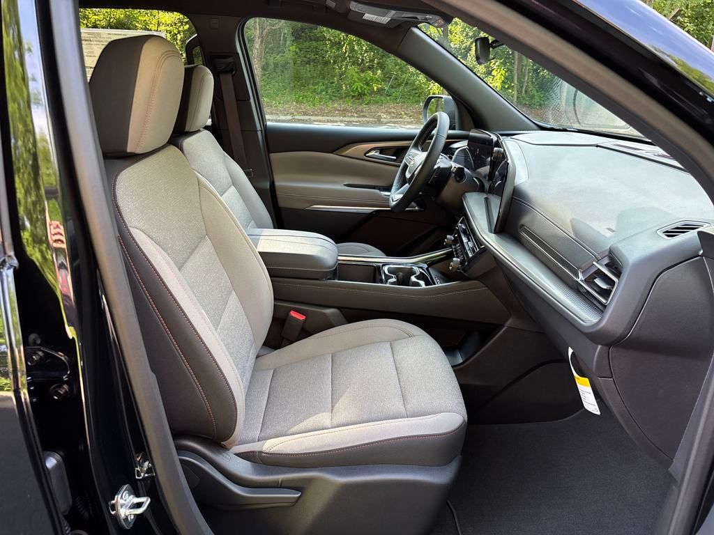new 2025 Chevrolet Traverse car, priced at $44,695