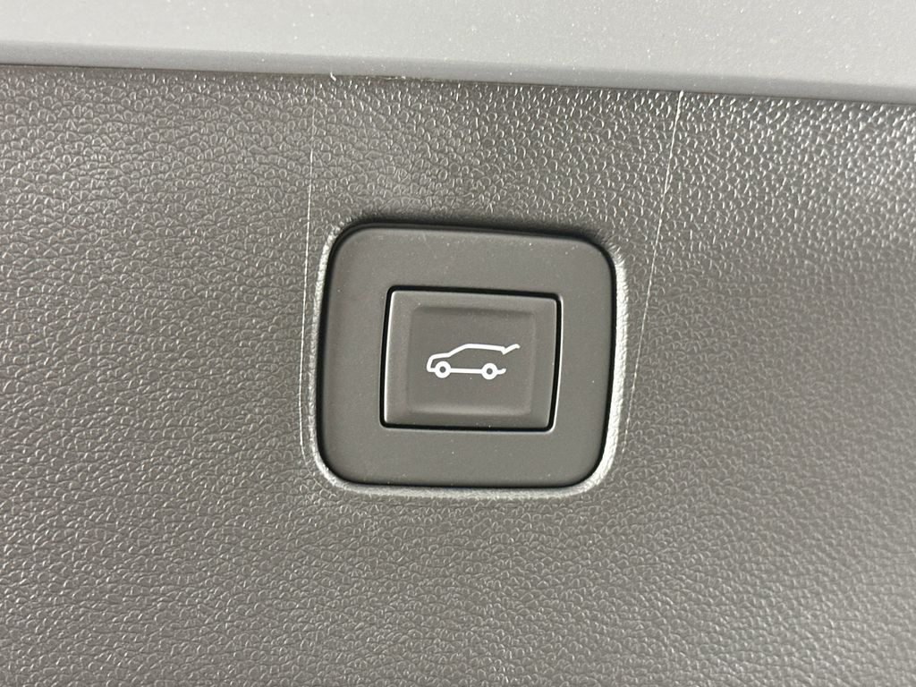 new 2025 Buick Envista car, priced at $27,375