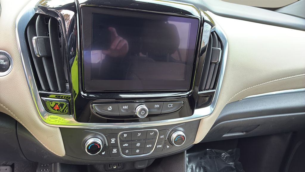 used 2023 Chevrolet Traverse car, priced at $33,900