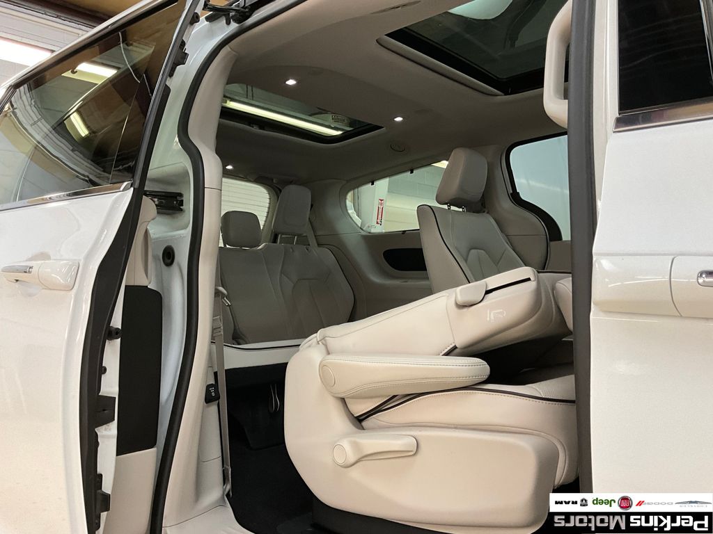 used 2018 Chrysler Pacifica Hybrid car, priced at $22,351