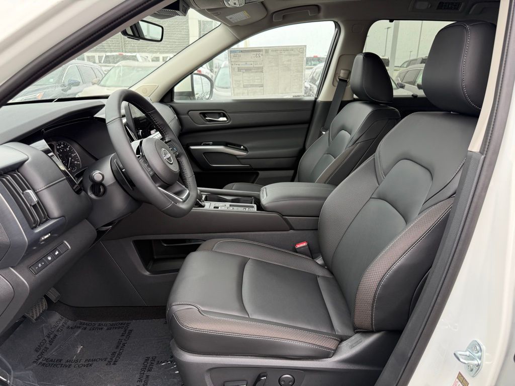 new 2024 Nissan Pathfinder car, priced at $40,915