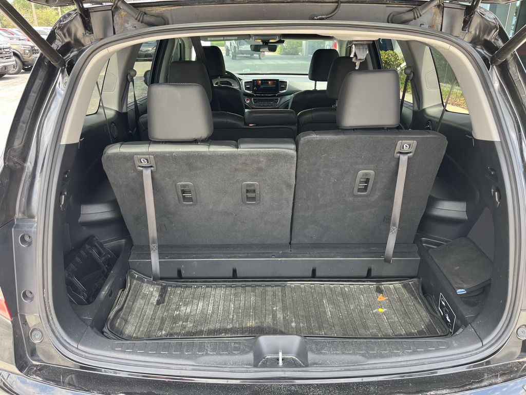 used 2022 Honda Pilot car, priced at $27,992