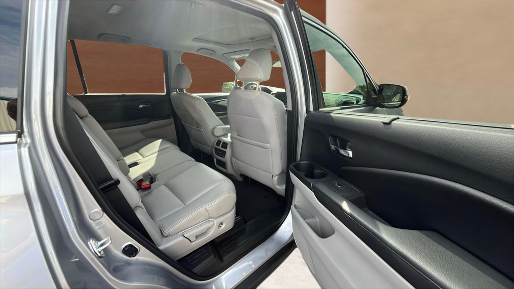 used 2022 Honda Pilot car, priced at $33,000
