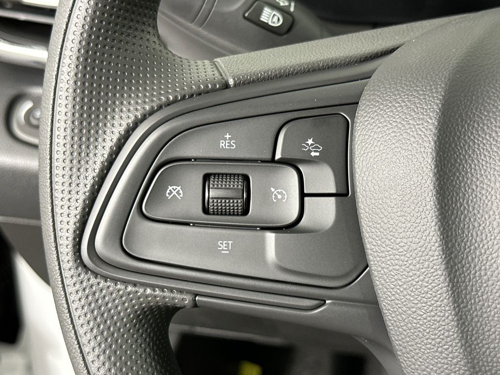 new 2025 Buick Envista car, priced at $24,695