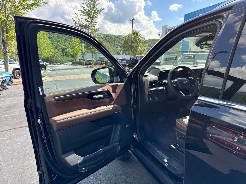 new 2025 Chevrolet Suburban car, priced at $92,180