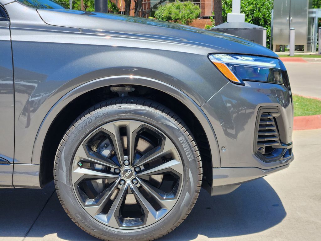 new 2025 Audi Q7 car, priced at $77,840