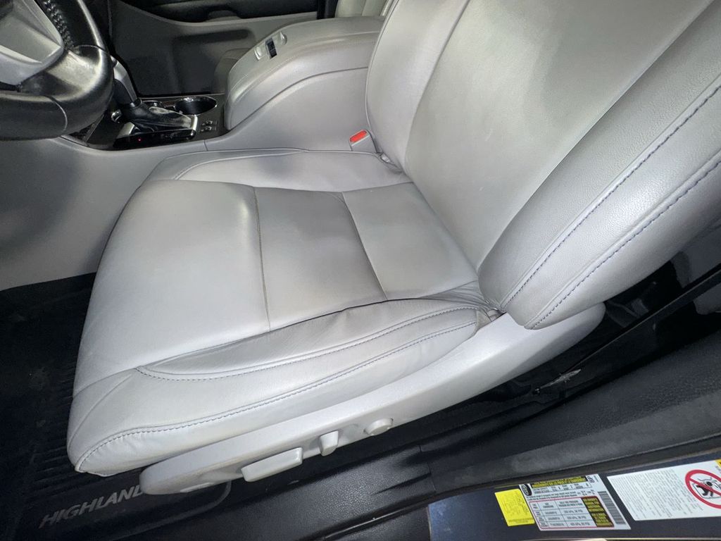 used 2018 Toyota Highlander car, priced at $23,700