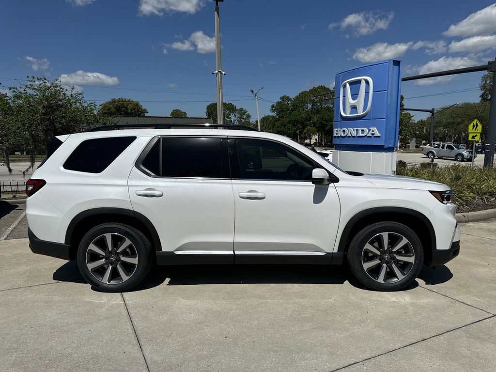 new 2025 Honda Pilot car, priced at $49,445