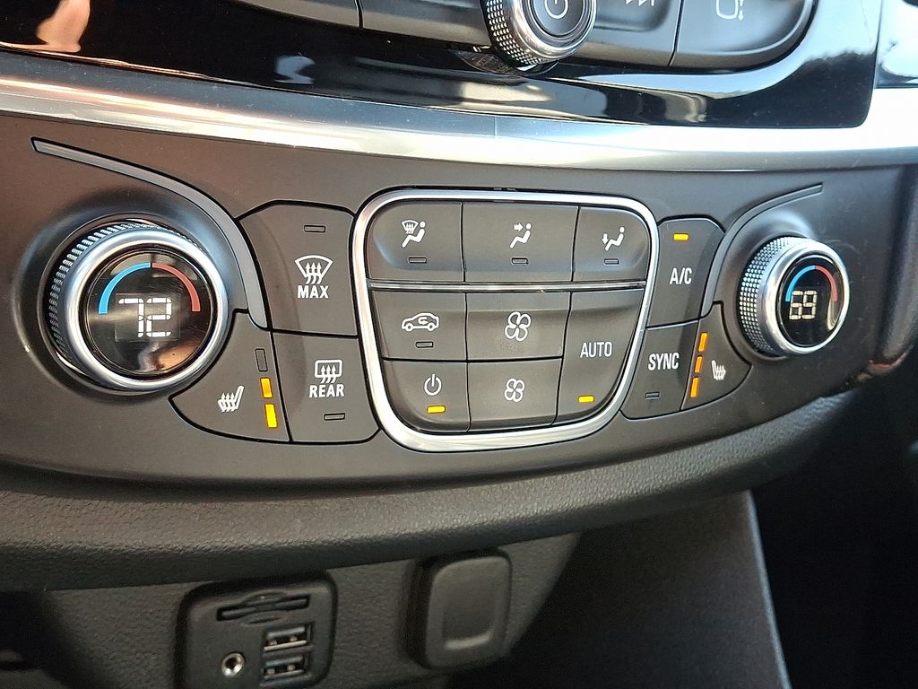 used 2022 Chevrolet Traverse car, priced at $27,895