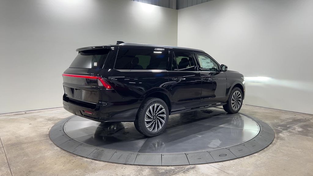 new 2025 Lincoln Navigator car, priced at $121,730