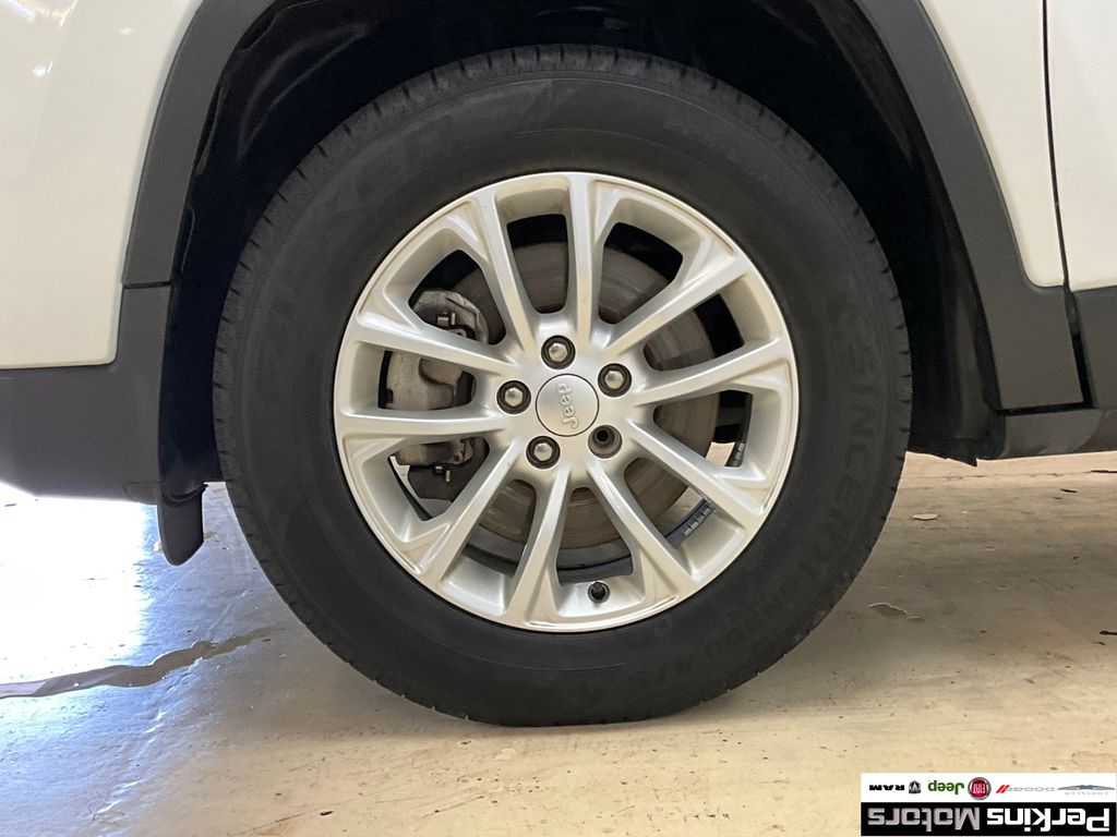 used 2020 Jeep Cherokee car, priced at $16,783