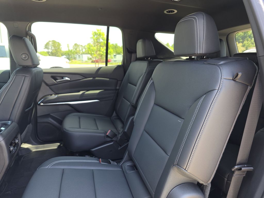 new 2025 Chevrolet Traverse car, priced at $43,066