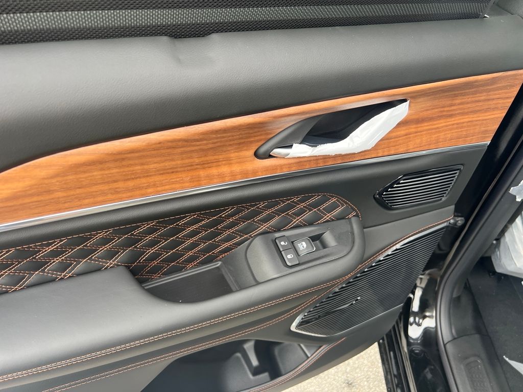 new 2025 Jeep Grand Cherokee car, priced at $64,990