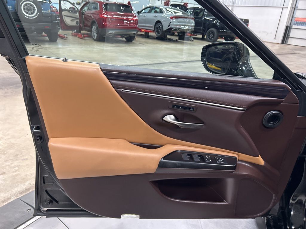 used 2019 Lexus ES car, priced at $25,939