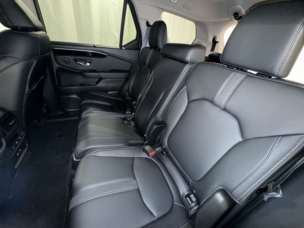 new 2025 Honda Pilot car, priced at $51,095